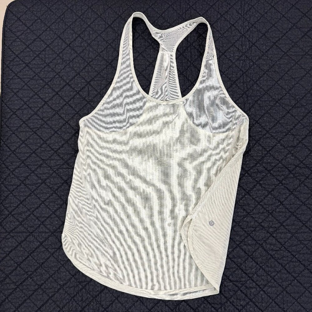 Lululemon Sheer Razor Back Tank Workout Top Size Medium?